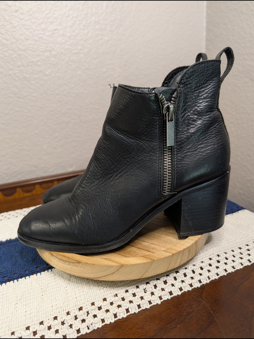 Lucky Brand Black soft Leather Dual Side-Zip Ankle Booties With Block Heel